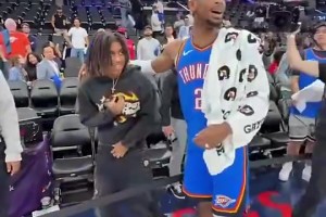 德隆：保罗还在打球？去年还打了82场？我现在下个楼梯都能受伤！